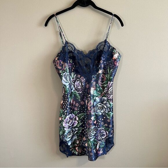 ✨ Vintage Gold Label Victoria’s Secret Blue Lace Floral Satin Slip Small - Picture 1 of 10